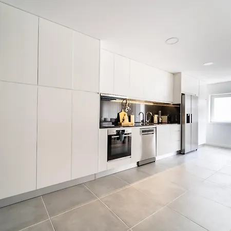 Antonio Marinho By House And People Брага