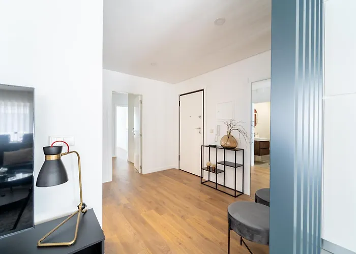 Antonio Marinho By House And People *