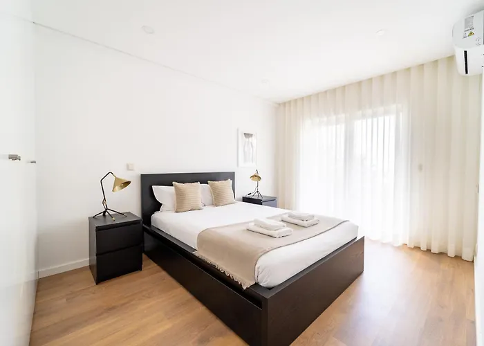 Antonio Marinho By House And People